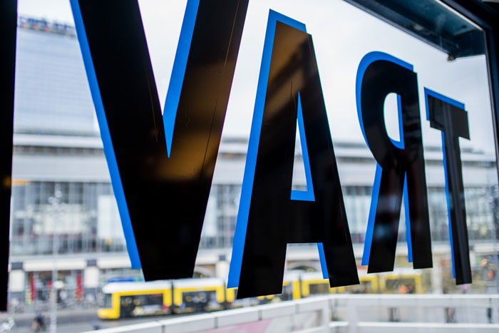 Innenräume und Fensterflächen können mit Folienschrift gestaltet werden